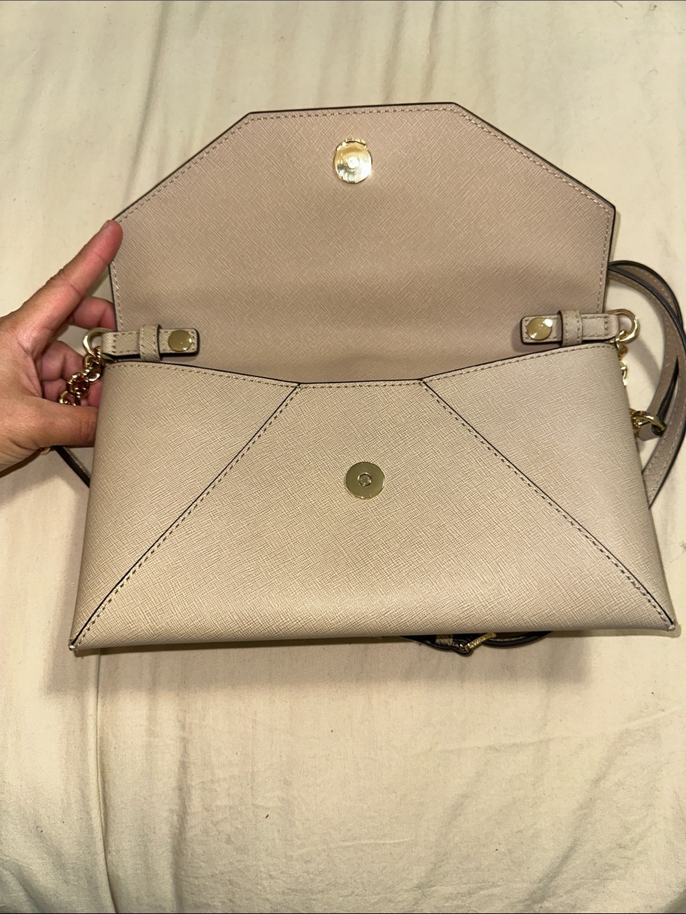 Michael Kors Cream Crossbody Envelope Bag with Gold Hardware - Picture 5 of 9